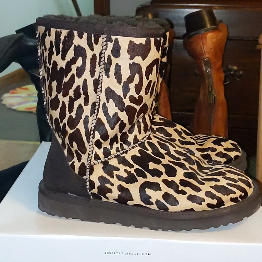 Excellent Condition - UGG Leopard Print Cozy Winter Boots
